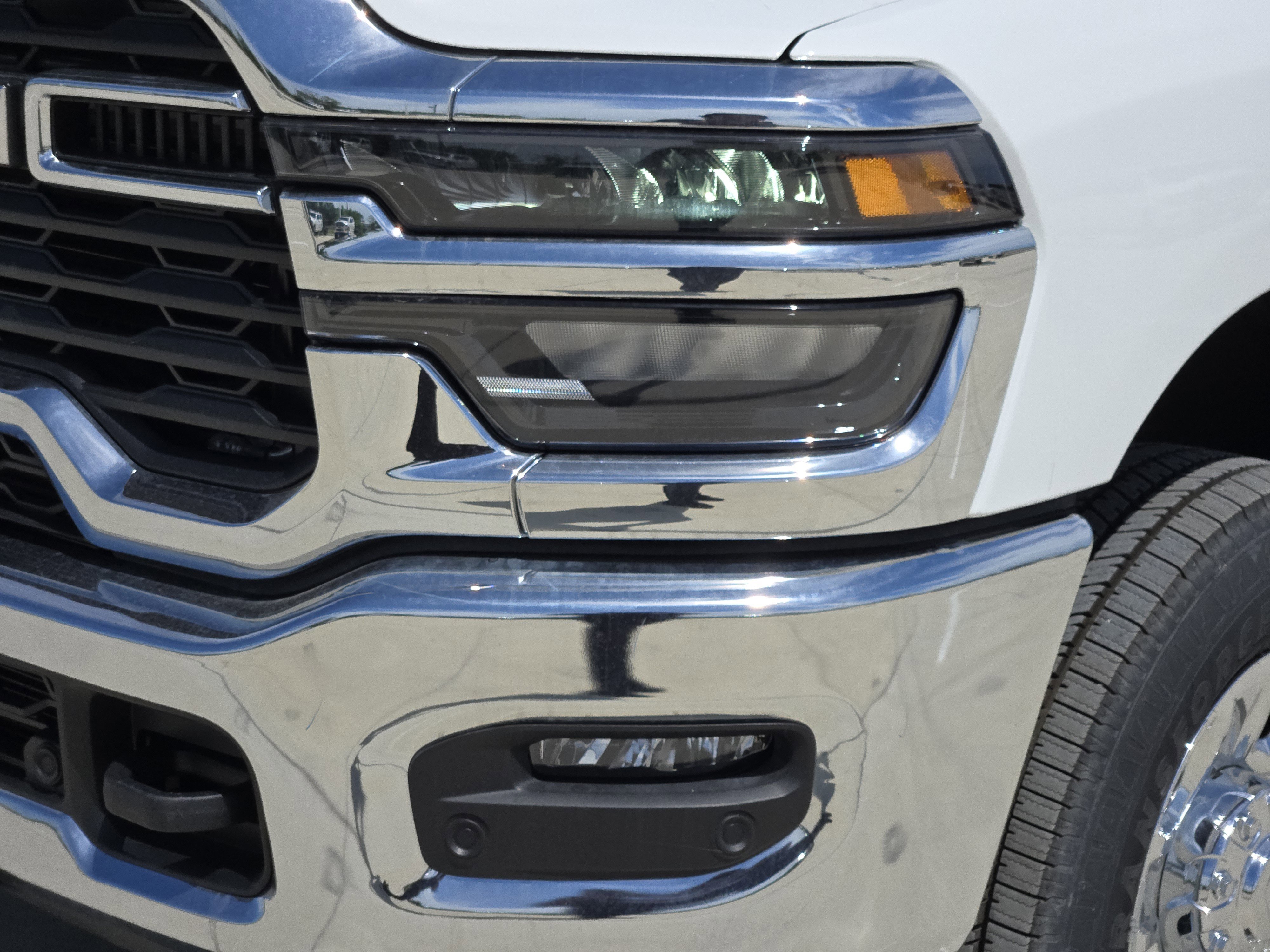 New 2026 Bright White Clear-Coat Exterior Paint RAM Tradesman image 7