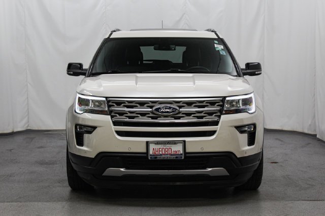 Used 2018 White Platinum Clearcoat Metallic Ford XLT image 3