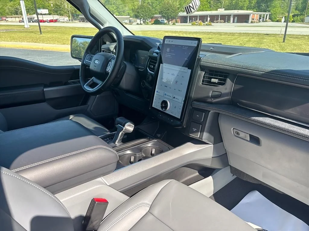 2025 Ford F-150 Lightning Flash - Photo 12