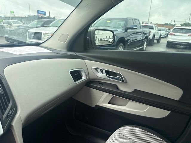 Used 2017 Silver Chevrolet LS image 21