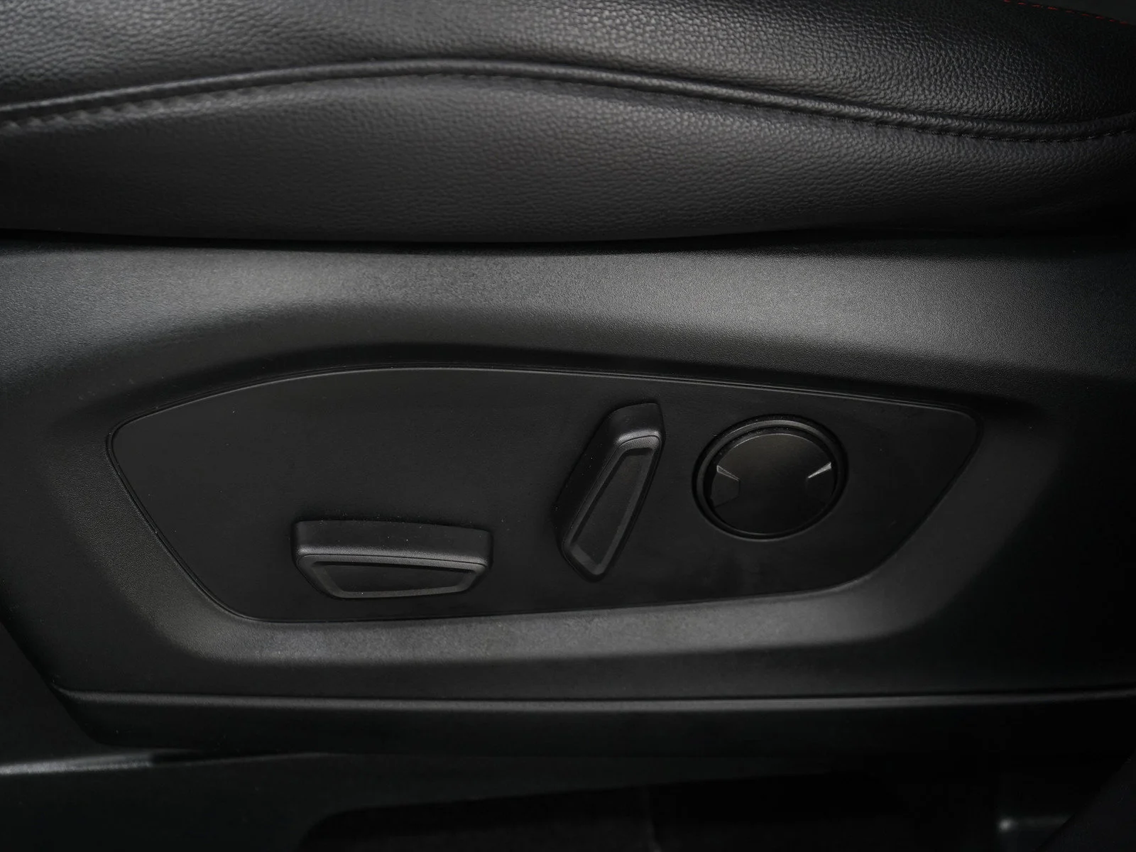 Used 2024  Ford ST-Line image 25