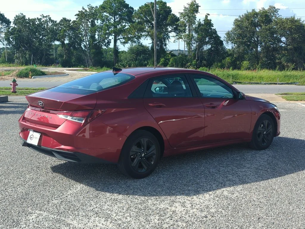 Used 2023 Red Hyundai SEL image 7