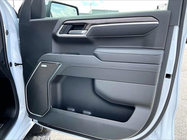 New 2026 Polar White Tricoat Chevrolet LTZ image 28