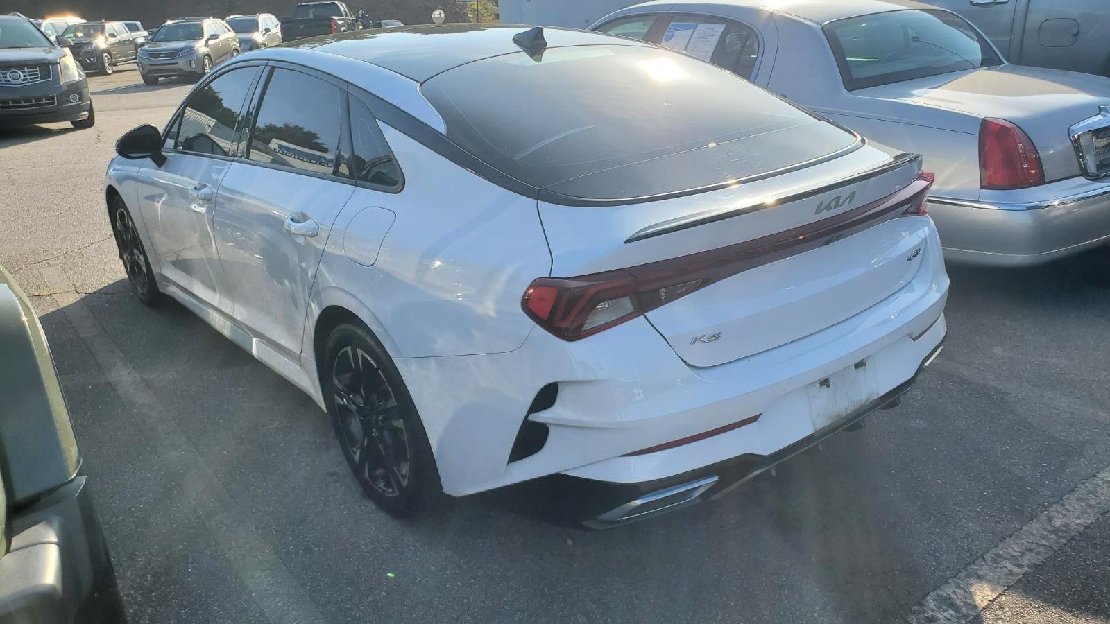 Used 2022 Glacial White Pearl Kia GT-Line image 8