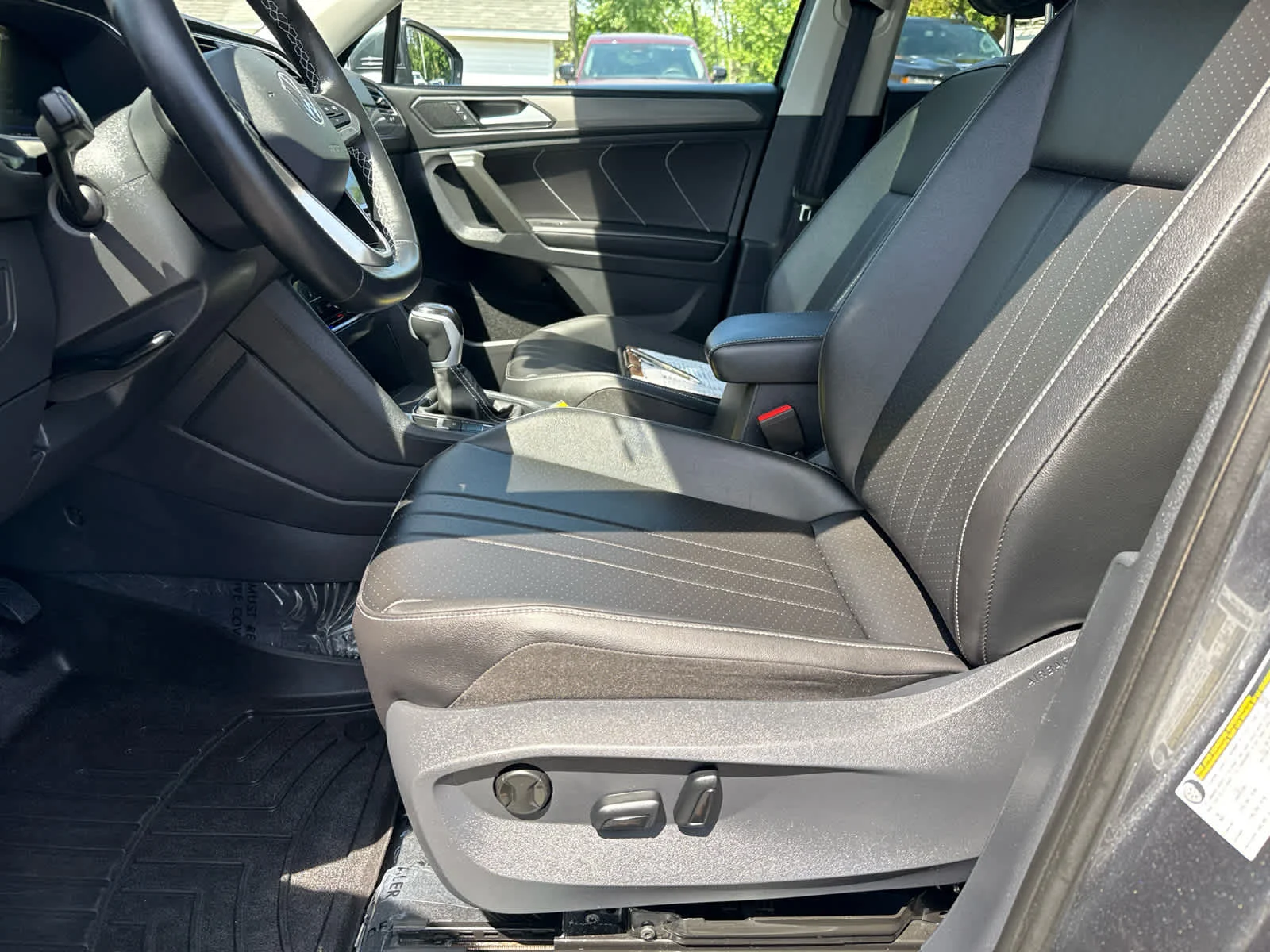 Used 2024 Platinum Gray Metallic Volkswagen SE image 11