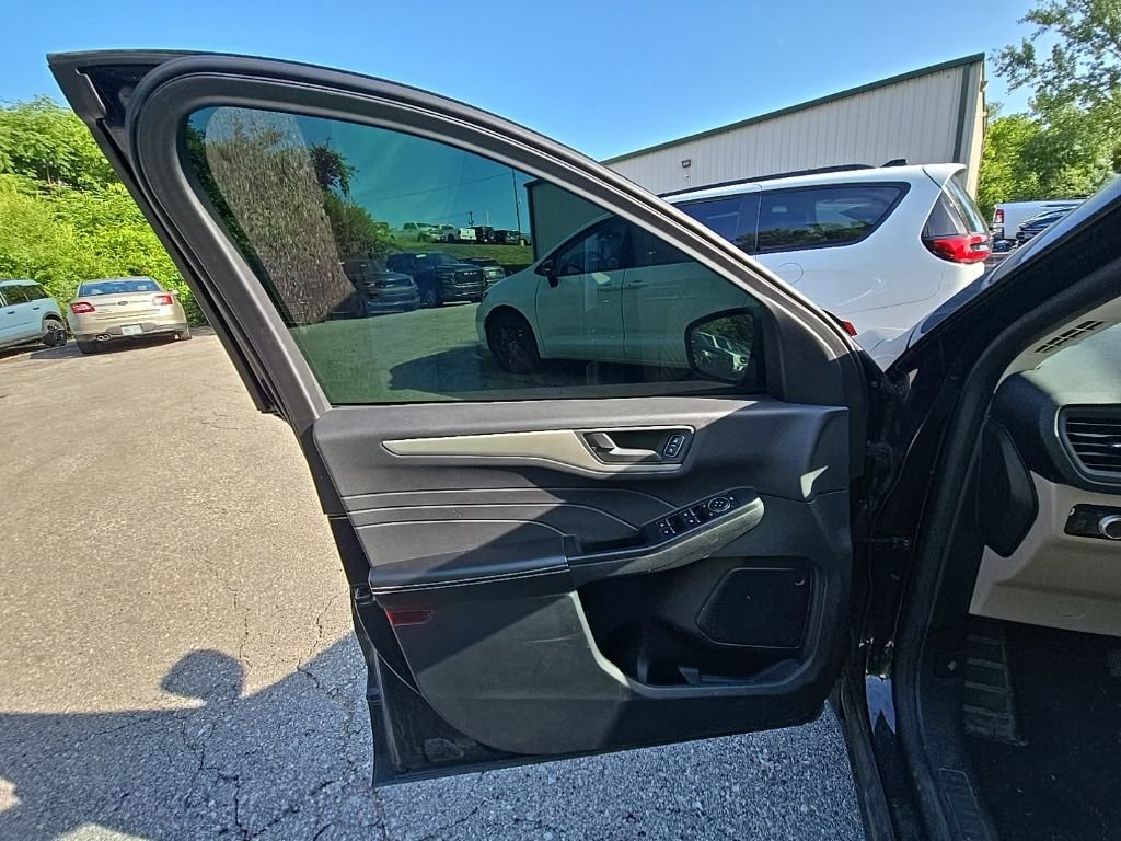 Used 2022 Black Ford SE image 20
