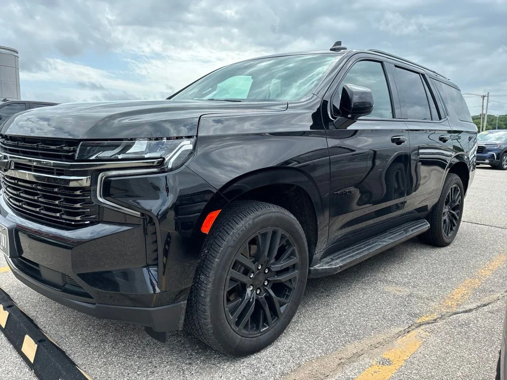 Used 2021  Chevrolet RST image 2