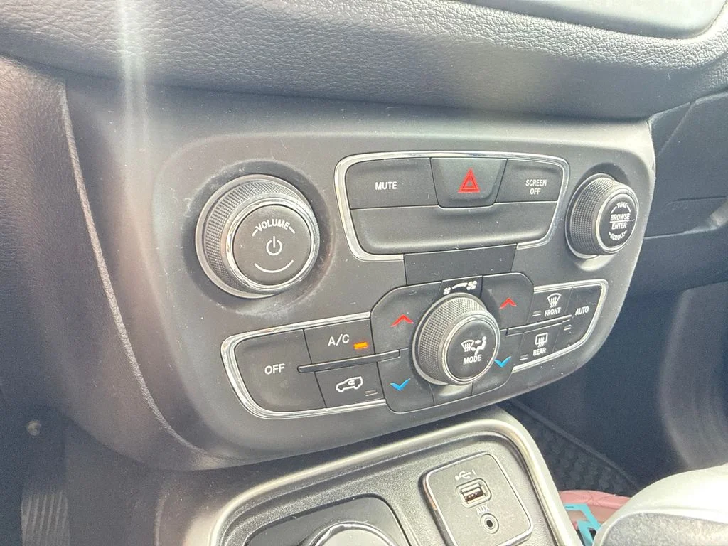 Used 2020 Black Jeep Latitude image 21