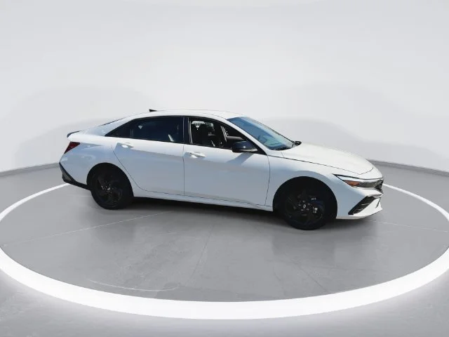 Used 2026 White Hyundai SEL Sport image 2