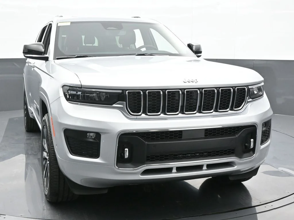 Used 2024 Silver Zynith Jeep Overland image 9
