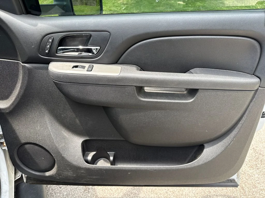 Used 2012 White Chevrolet LTZ image 27