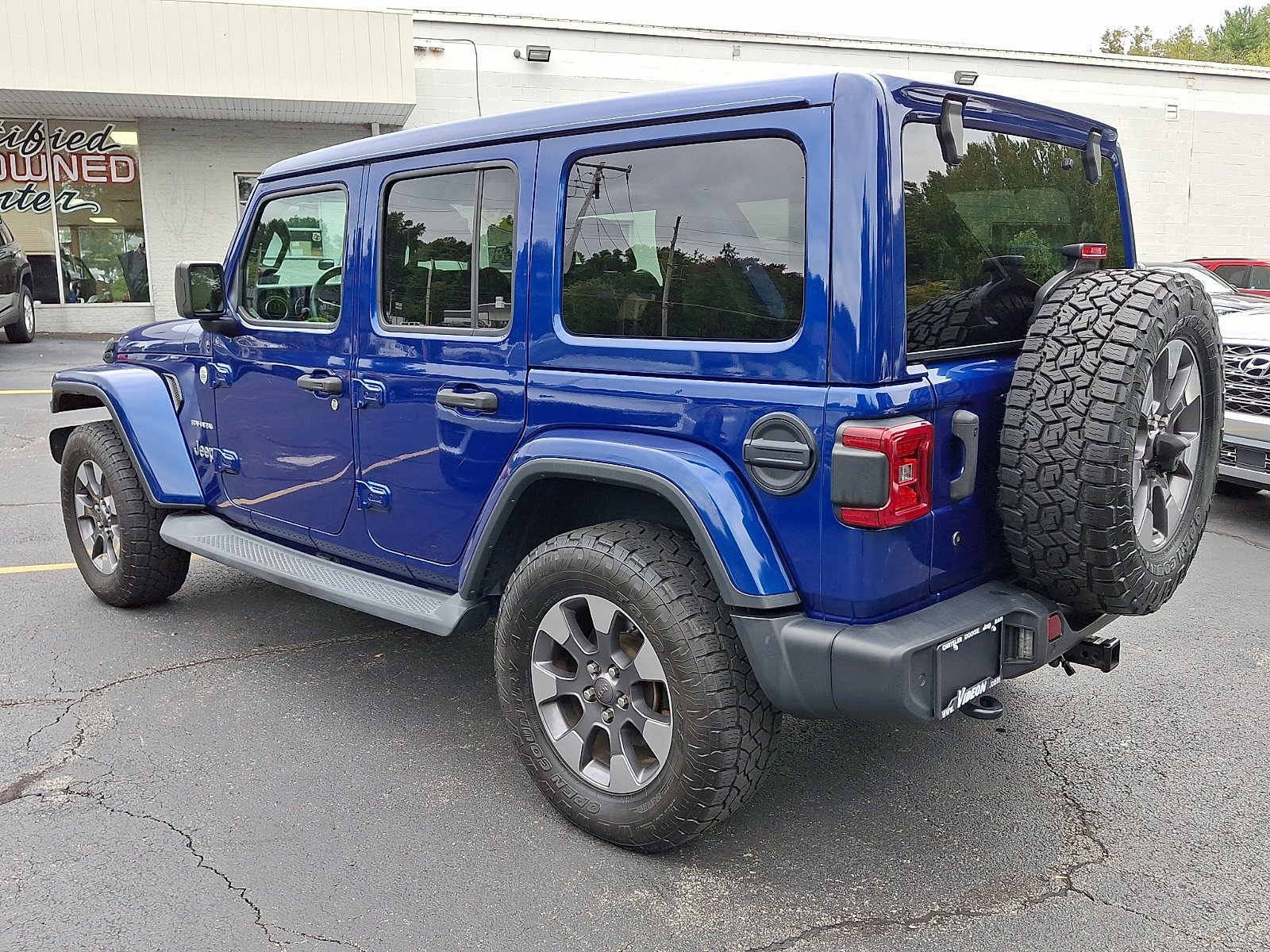 Certified Used 2019 Ocean Blue Metallic Clearcoat Jeep Sahara image 4