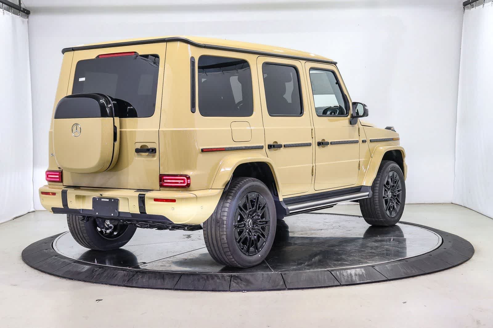 New 2026 MANUFAKTUR Desert Sand non-metallic Mercedes-Benz G 580e image 4