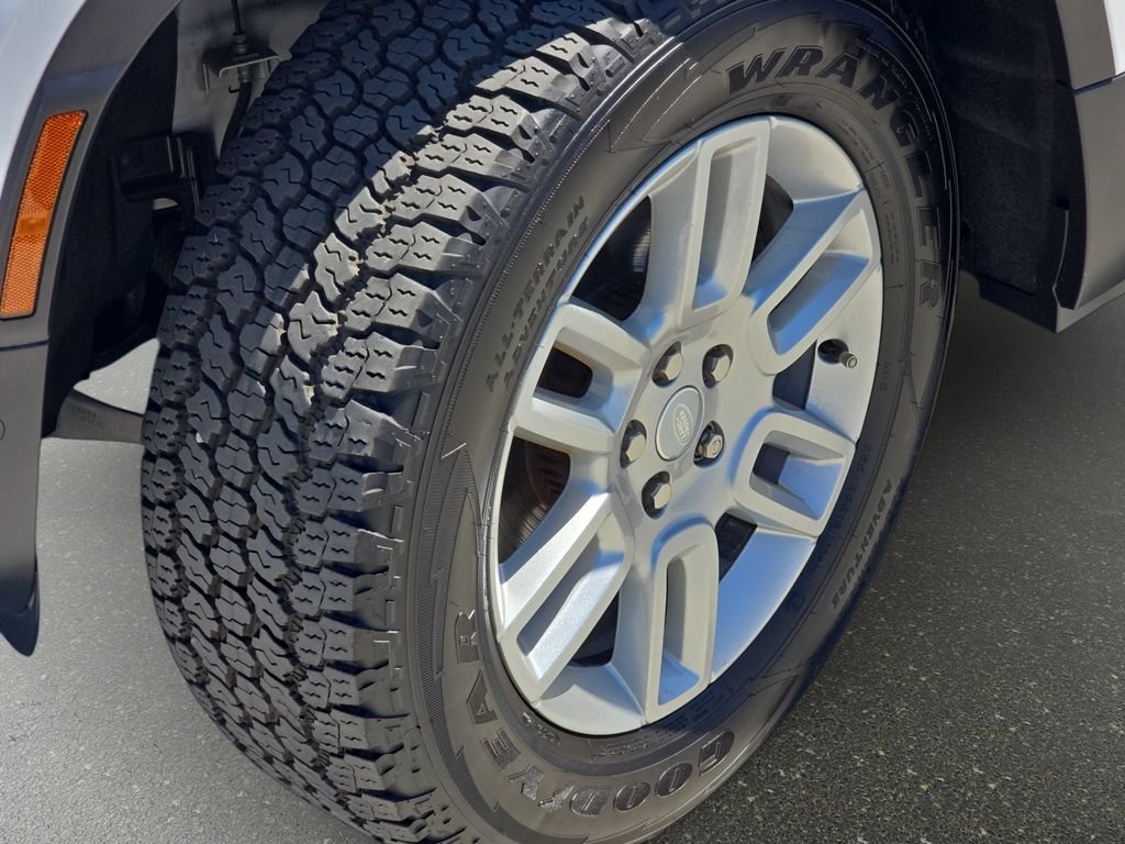 Certified Used 2023 White Land Rover S image 31