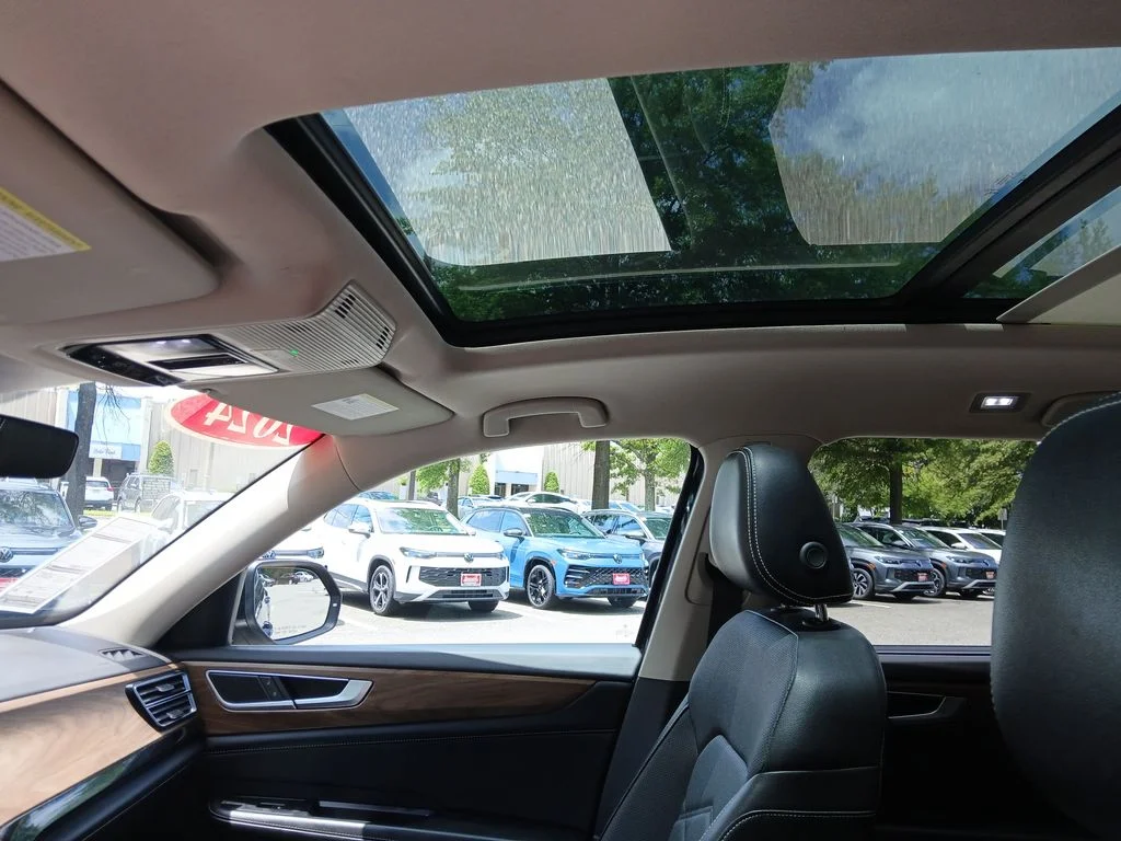 Used 2024 Black Volkswagen 2.0T SE w/Technology image 42