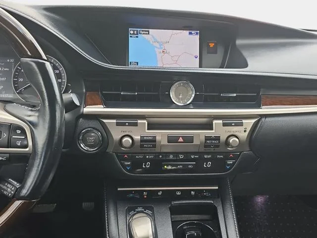 Used 2016 White Lexus 350 image 20