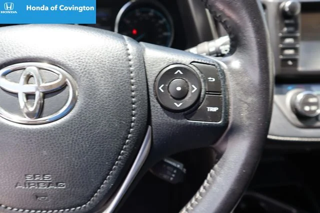 Used 2016 Super White Toyota XLE image 10