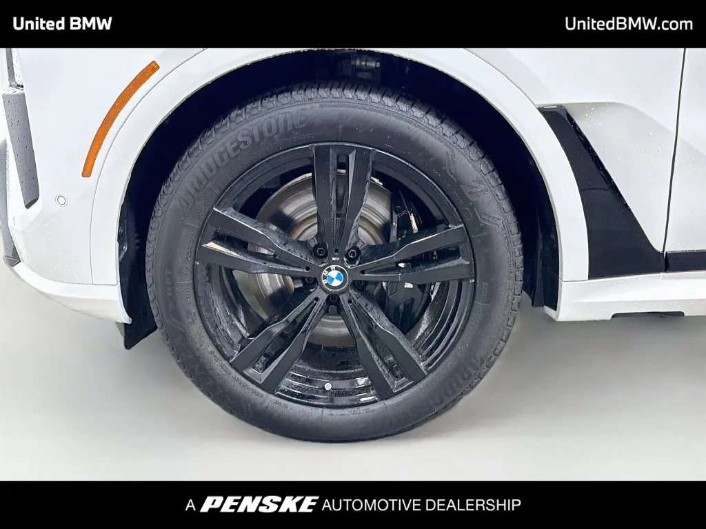 New 2026 White Metallic BMW M60i image 9