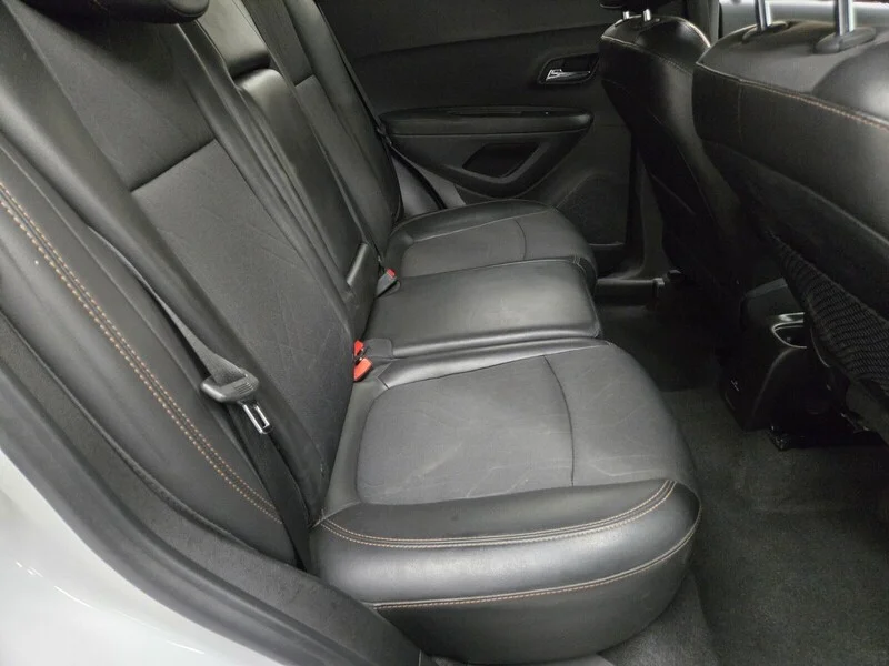 Used 2018 Summit White Chevrolet LT image 11