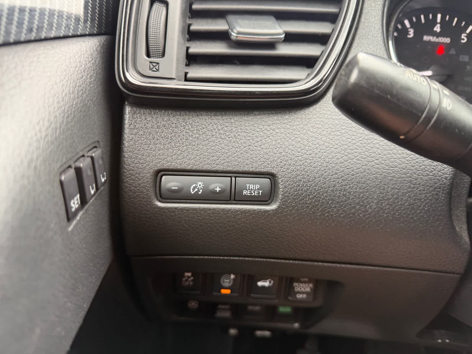 Used 2017 Pearl White Nissan SL image 36