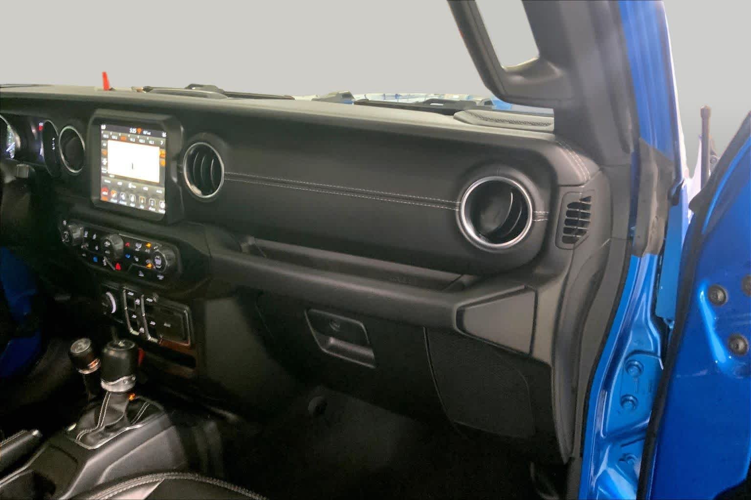 Used 2022 Hydro Blue Pearlcoat Jeep Unlimited Sahara image 18