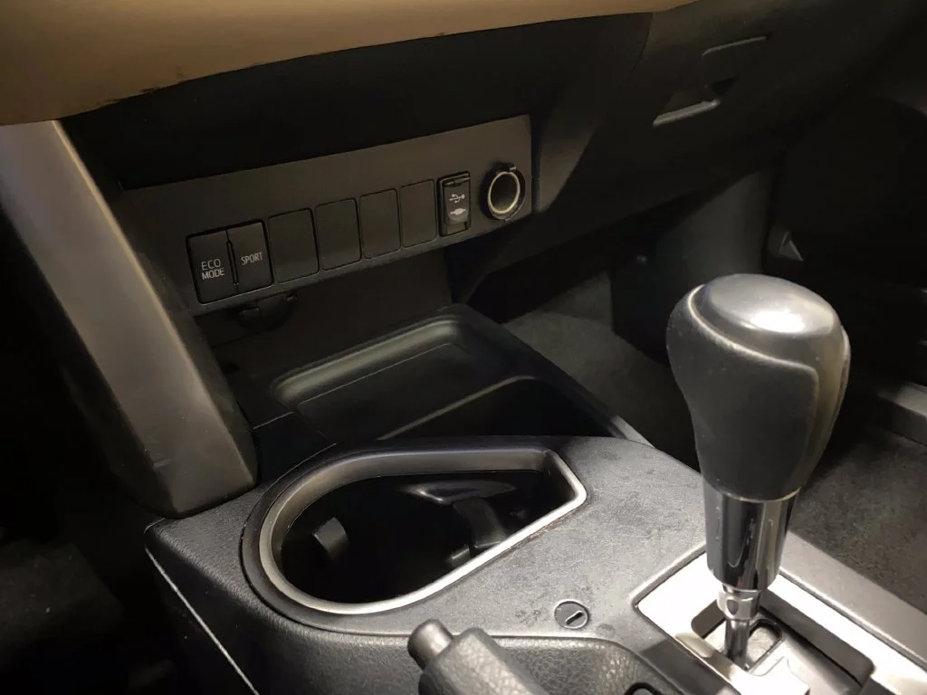 Used 2018 White Toyota XLE image 20