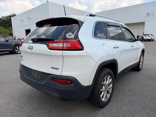 Used 2018 Bright White Clearcoat Jeep Latitude image 3