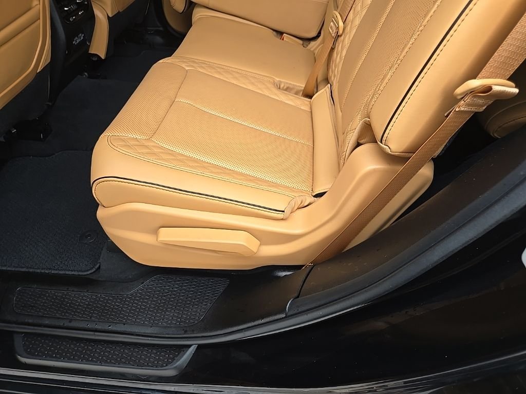 Used 2024 Black Jeep Summit image 105