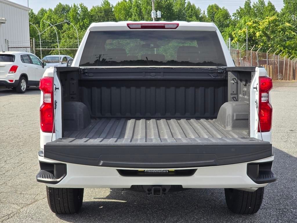 Used 2025 White Chevrolet Custom image 26