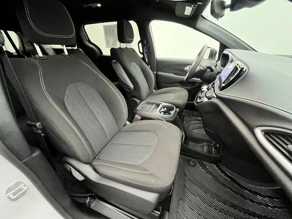 Used 2023 White Chrysler Touring image 31