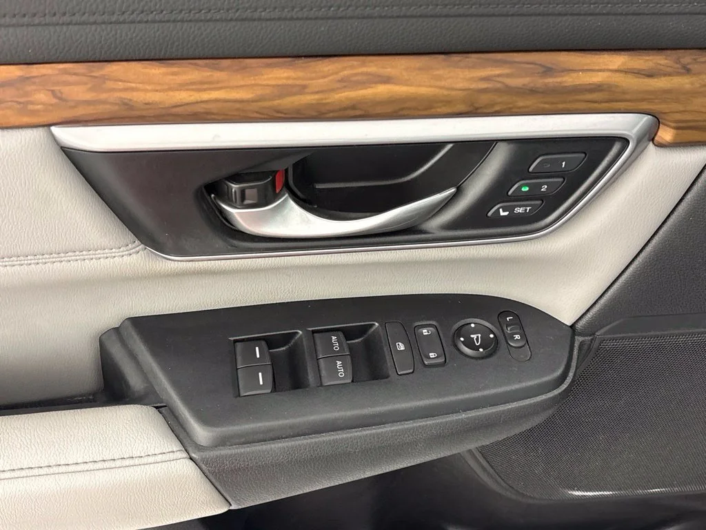 Used 2018  Honda EX-L image 25