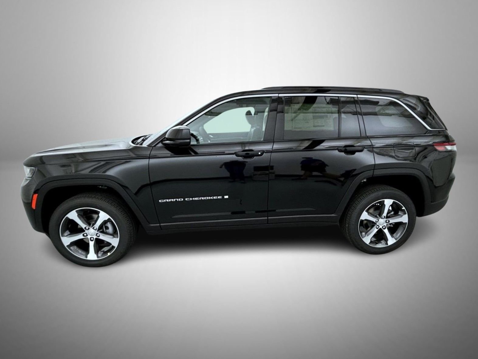 New 2026 Diamond Black Crystal Pearl-Coat Exterior Paint Jeep Limited image 8