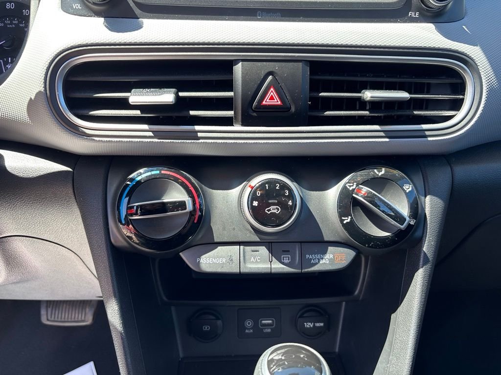 Used 2020 Black Hyundai SE image 21