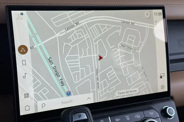 New 2026 Fuji White Land Rover X-Dynamic SE image 17