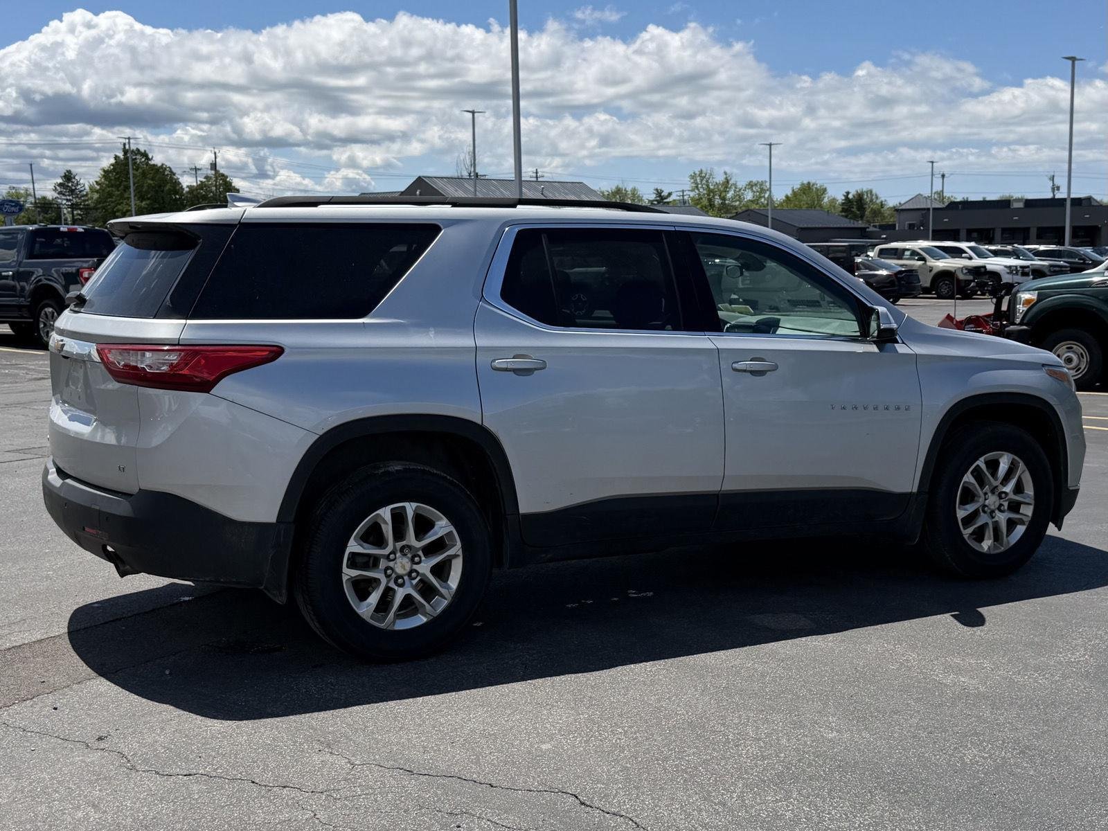 Used 2020 Silver Ice Metallic Chevrolet LT Cloth image 5