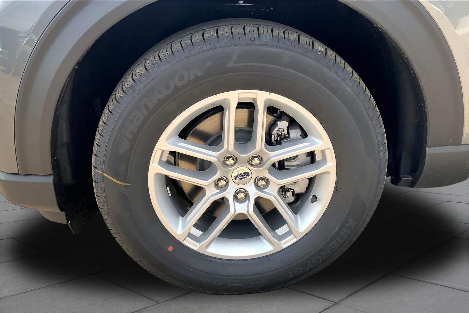 New 2027 Carbonized Gray Metallic Ford Active image 11