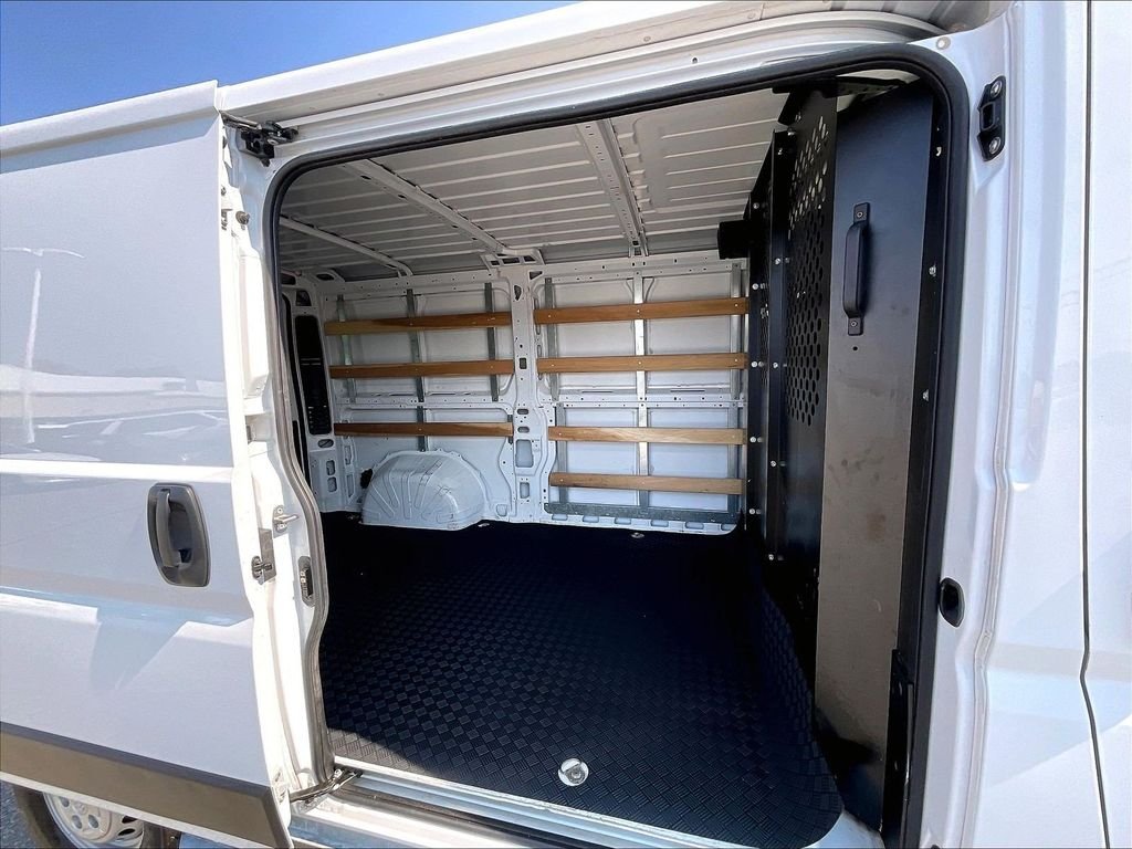 Used 2025 White Ram Base image 16