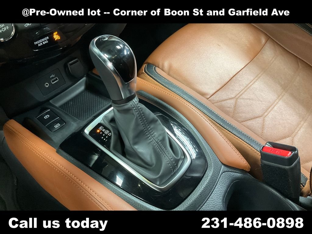 Used 2019  Nissan SL image 24
