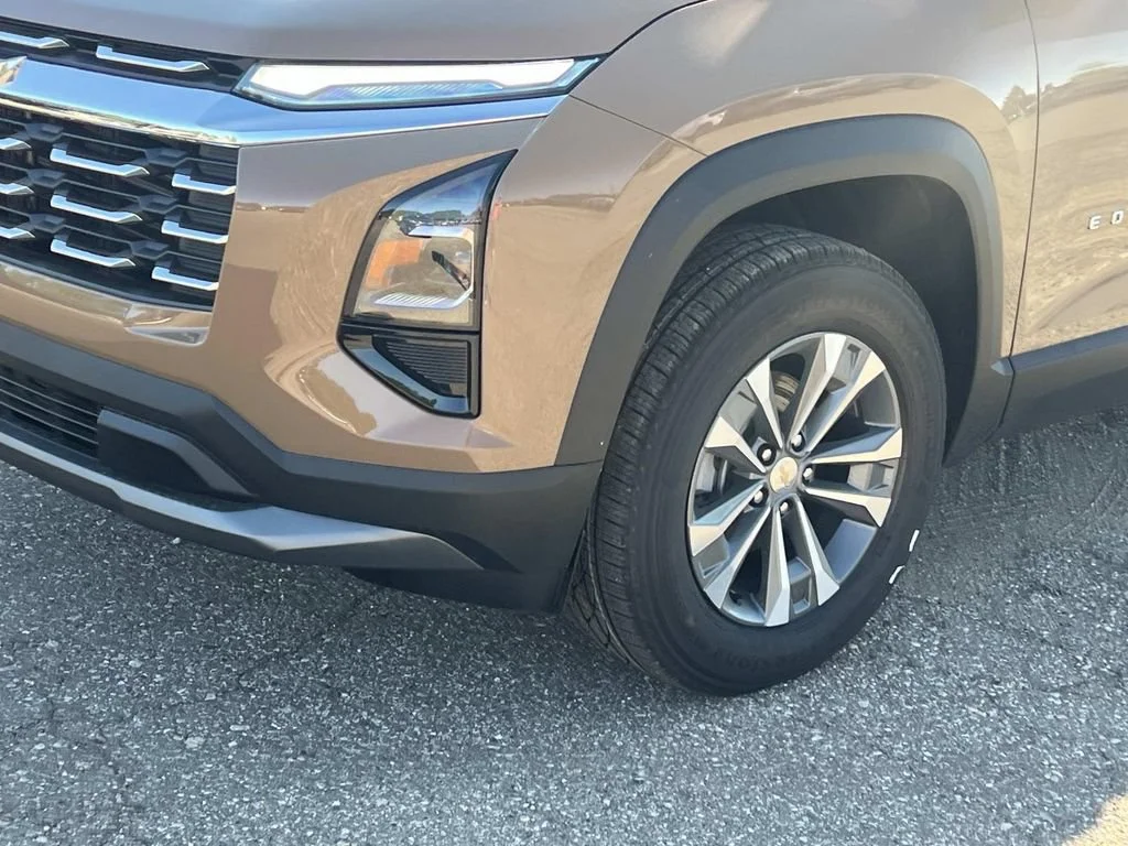2027 Chevrolet Equinox LT - Photo 8