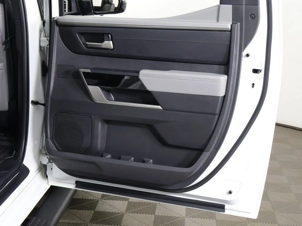 Used 2025 Pearl Toyota Limited image 27