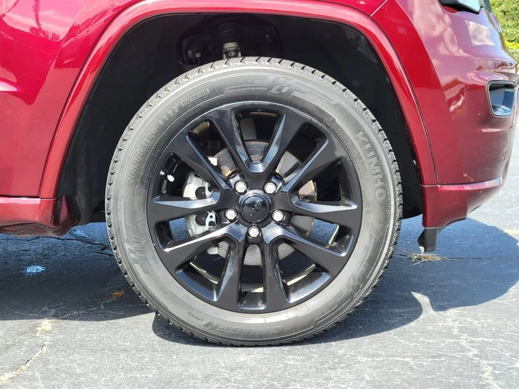 Used 2018 Red Jeep Altitude 4x4 image 11