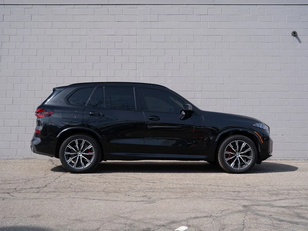 Used 2025 Black BMW M60i image 8