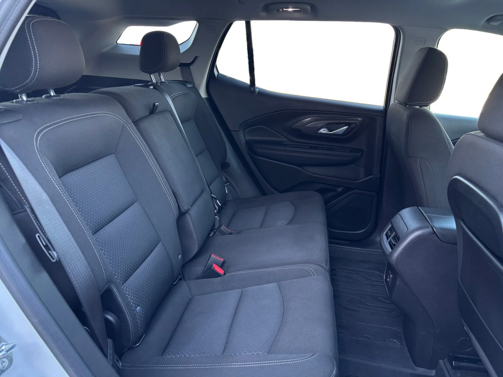 Used 2024 Summit White GMC SLE image 18