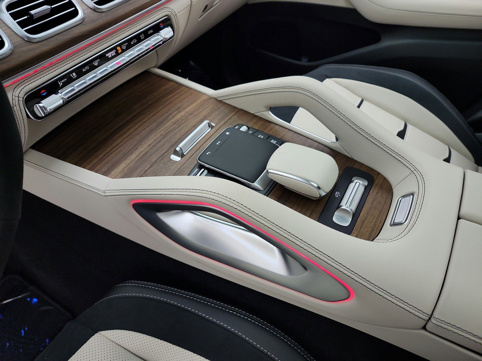 New 2026 MANUFAKTUR Ireland Mid Green Metallic Mercedes-Benz AMG® GLE 53 4MATIC+ Coupe image 30