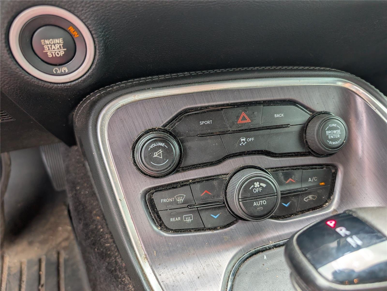 Used 2016 Pitch Black Clearcoat Dodge SXT image 14