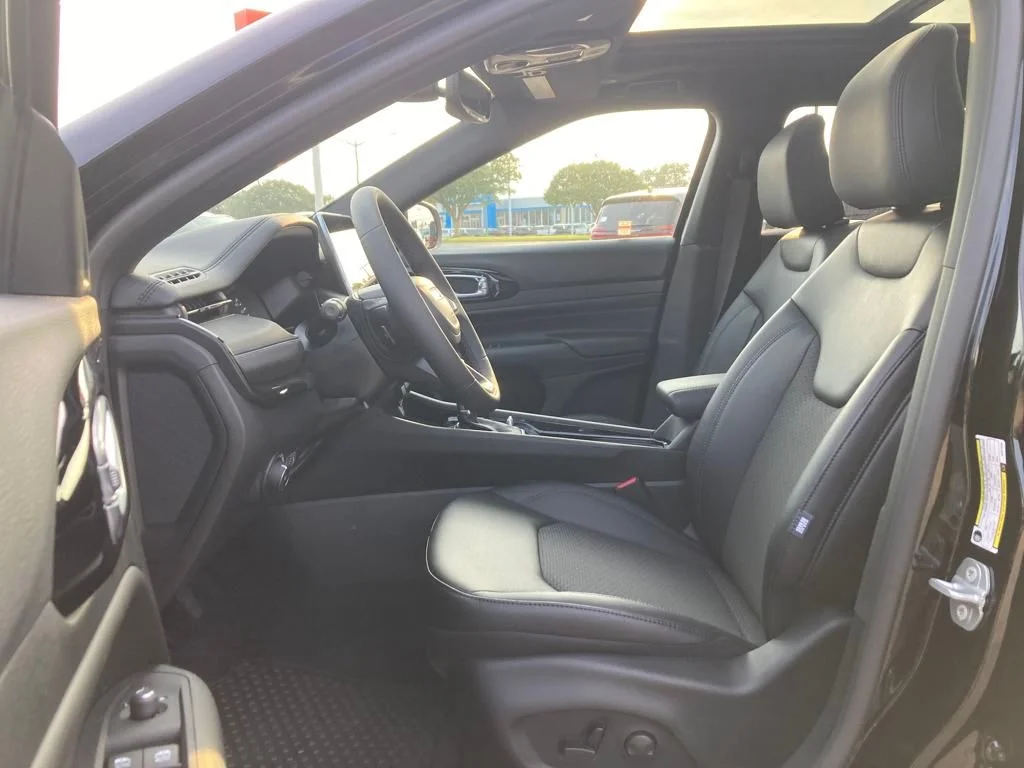 2025 Jeep Compass Latitude - Photo 23