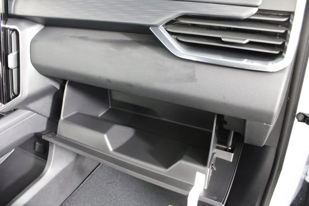 New 2026 Glacier White Tricoat GMC Elevation image 18