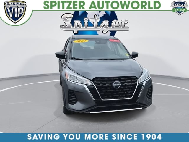 Used 2024 Gray Nissan S image 3