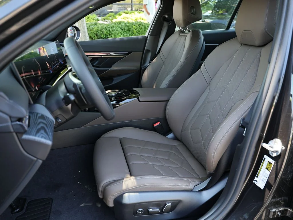 New 2027 Dark Graphite Metallic BMW 530i image 19