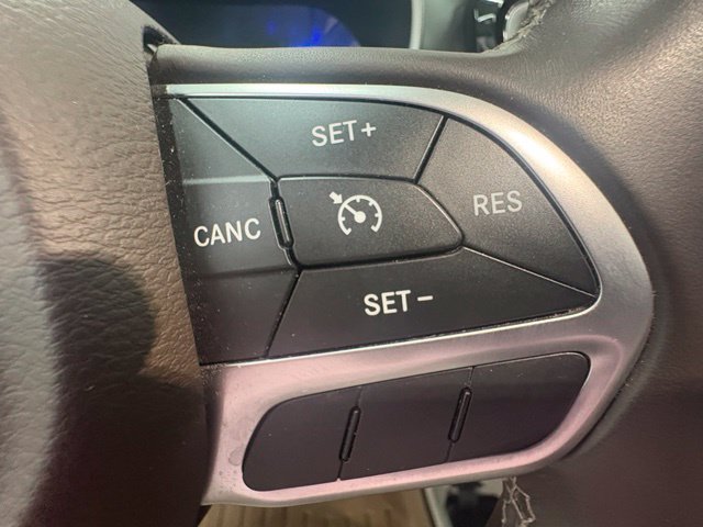 Used 2017 Red Chrysler Touring L image 24